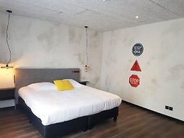 Upstairs Hotel
