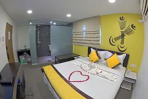 Holiday Season Motel