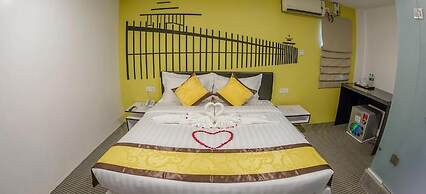 Holiday Season Motel