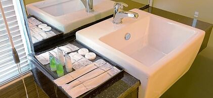 Holiday Season Motel