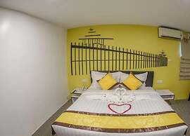 Holiday Season Motel