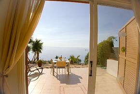 Beachfront Azura Sunrise