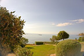 Beachfront Azura Sunrise