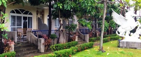 Swan Lake Villa Resort