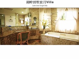 Swan Lake Villa Resort