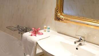 Royal Nidri Hotel & Apartments