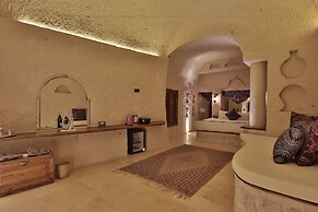 Romance Cave Suites