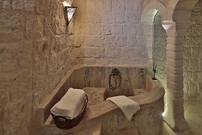 Romance Cave Suites