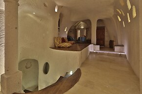 Romance Cave Suites