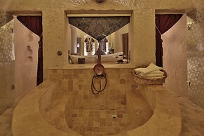 Romance Cave Suites