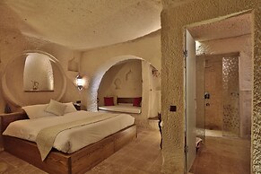 Romance Cave Suites
