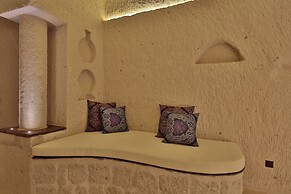 Romance Cave Suites