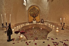 Romance Cave Suites