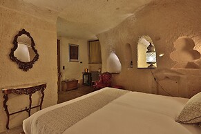 Romance Cave Suites