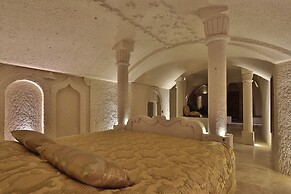 Romance Cave Suites