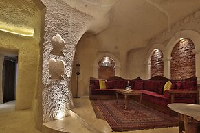 Romance Cave Suites