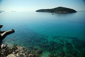 Old Town Sunrise Apartments