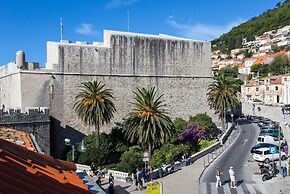 Old Town Sunrise Apartments