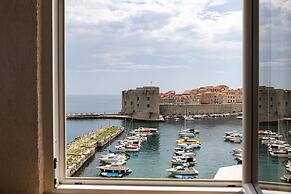 Old Town Sunrise Apartments