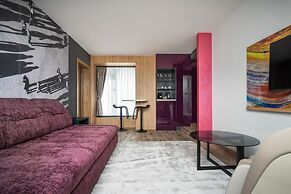 Onyx Luxury
