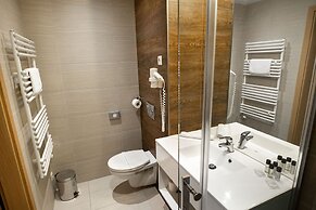 Onyx Luxury