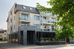 Onyx Luxury