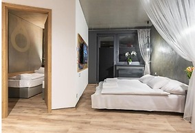 Onyx Luxury