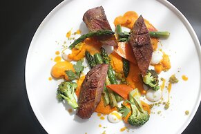 DoubleTree by Hilton Montreal Airport