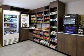 DoubleTree by Hilton Montreal Airport