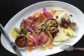 DoubleTree by Hilton Montreal Airport