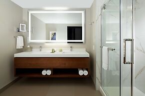 DoubleTree by Hilton Montreal Airport