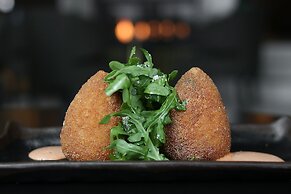 DoubleTree by Hilton Montreal Airport