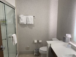 Holiday Inn Express Grand Rapids Airport North by IHG