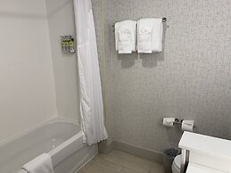 Holiday Inn Express Grand Rapids Airport North by IHG