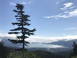 Front Row Bed and Breakfast