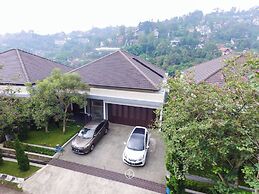 Magenta Hill View 6BR Villa with a Private Pool