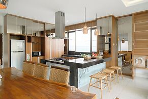 Magenta Hill View 6BR Villa with a Private Pool