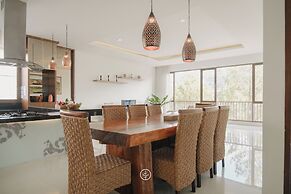 Magenta Hill View 6BR Villa with a Private Pool