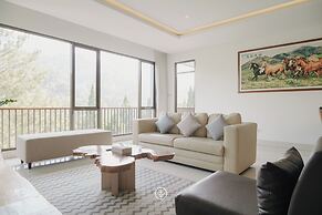 Magenta Hill View 6BR Villa with a Private Pool