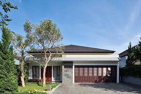 Magenta Hill View 6BR Villa with a Private Pool