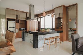 Magenta Hill View 6BR Villa with a Private Pool