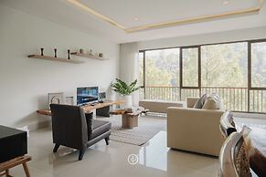 Magenta Hill View 6BR Villa with a Private Pool