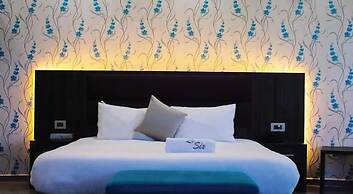 Le Six Resort Hotel