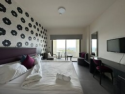 Le Six Resort Hotel