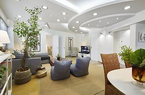 Chloe Boutique Apartments