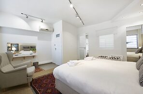 Chloe Boutique Apartments