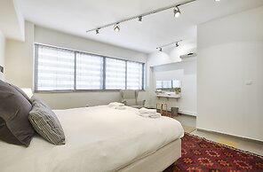 Chloe Boutique Apartments