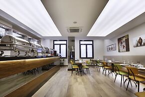 The White Orient Hotel