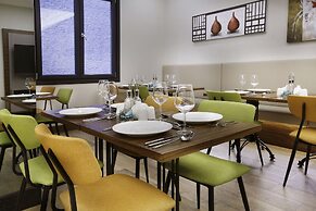 The White Orient Hotel