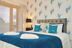 The Queenslander Raglan